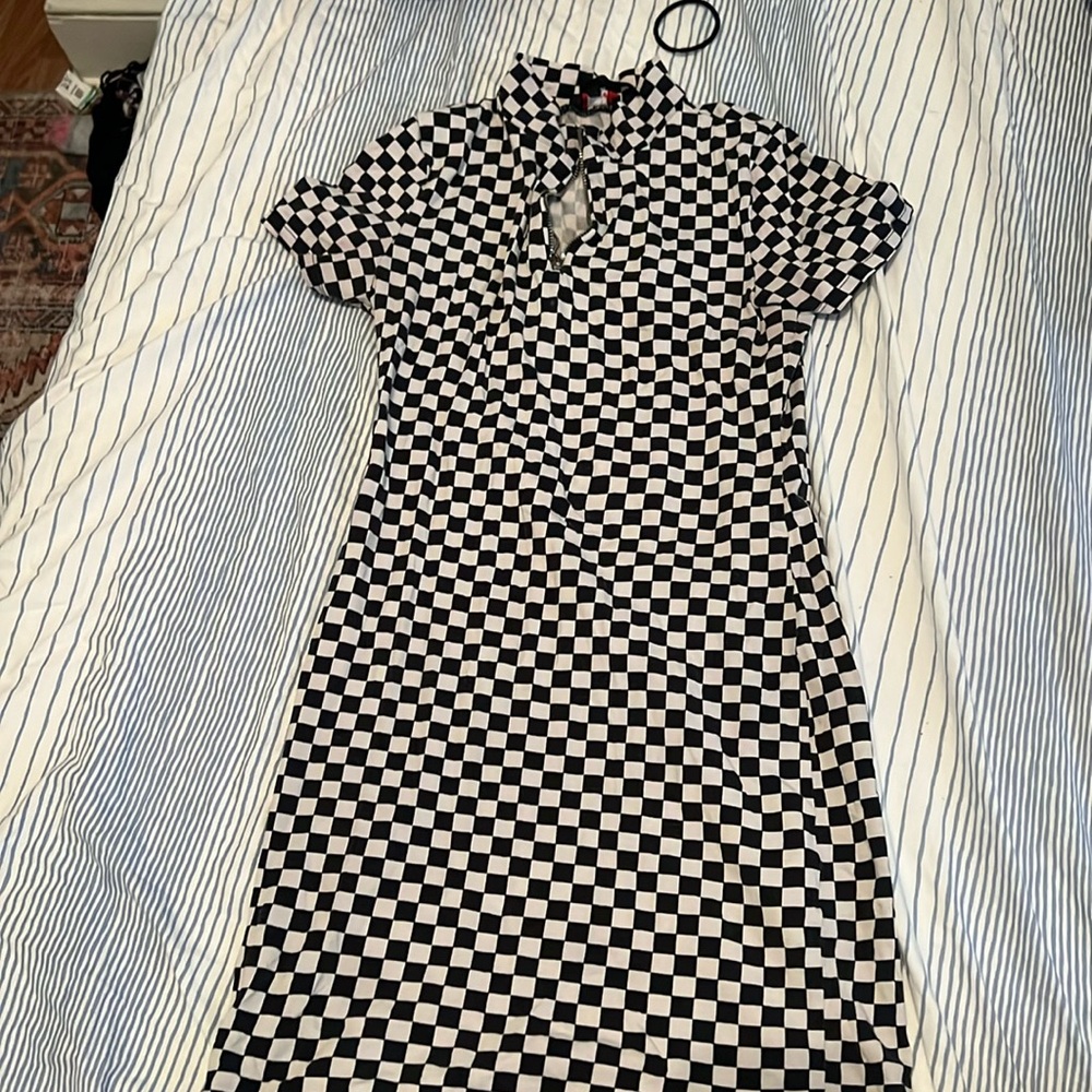 I am selling a black and white dress , very cute